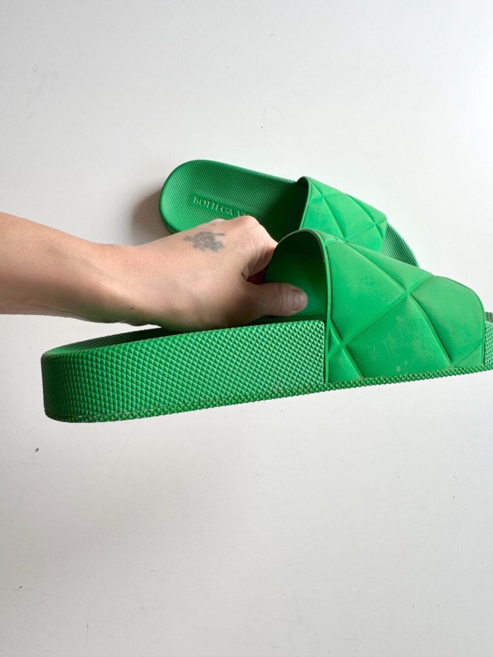 BOTTEGA VENETA Parakeet Green Rubber Intrecciato Pool Slides Sandals, Size 37 - Picture 4 of 16